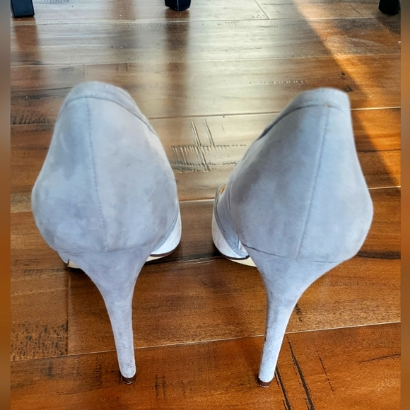 Elegant Women's Heels in Gray and Cream - Picture 3 of 5